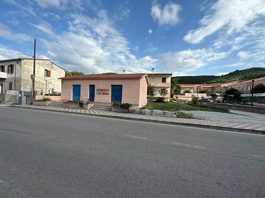 Immagine 1 di Locale commerciale in vendita  in viale Sardegna a Badesi