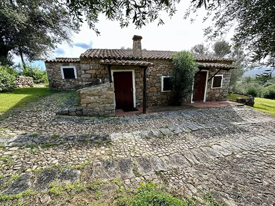 Immagine 1 di Villa in vendita  in via Nazionale a Arzachena