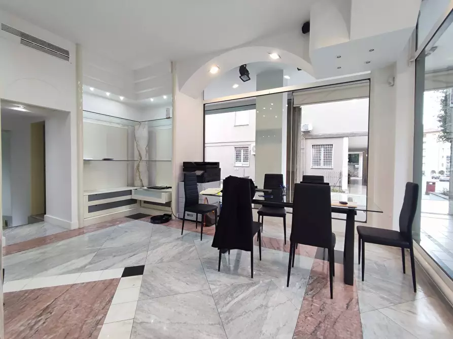 Immagine 1 di Attività commerciale in affitto  in via ROMA 44/C a Sarnico