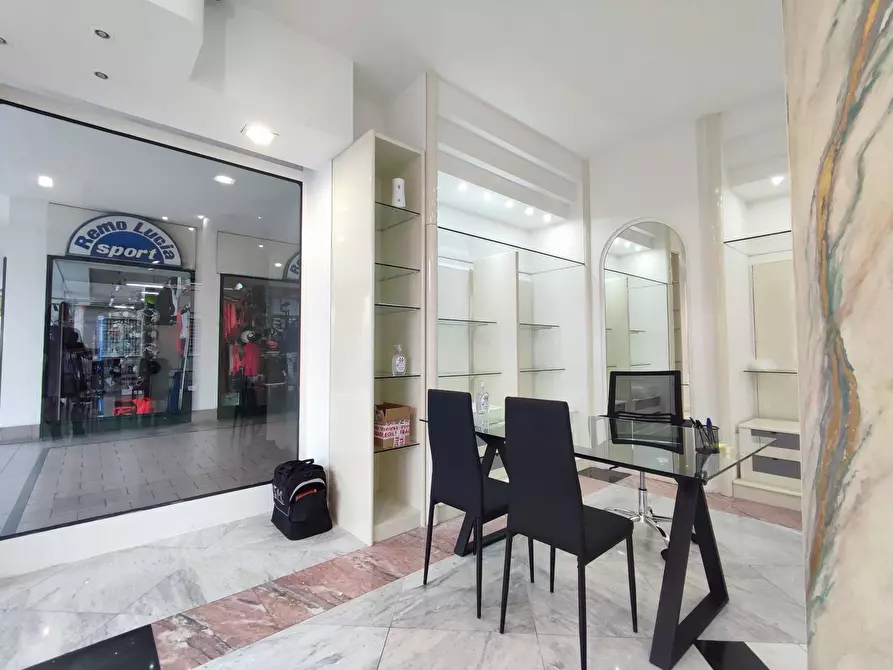 Immagine 2 di Attività commerciale in affitto  in via ROMA 44/C a Sarnico