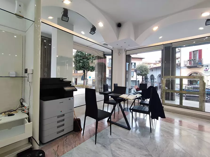 Immagine 3 di Attività commerciale in affitto  in via ROMA 44/C a Sarnico