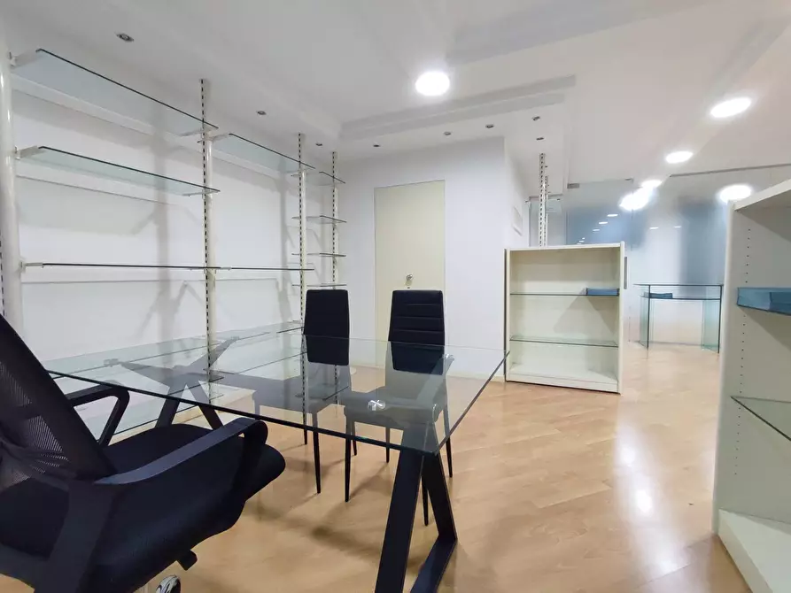 Immagine 5 di Attività commerciale in affitto  in via ROMA 44/C a Sarnico