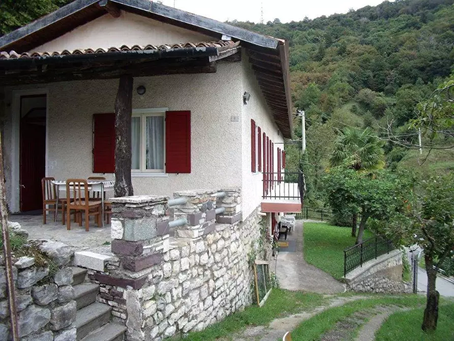 Immagine 2 di Casa indipendente in vendita  in Via Valle 8 a Adrara San Martino