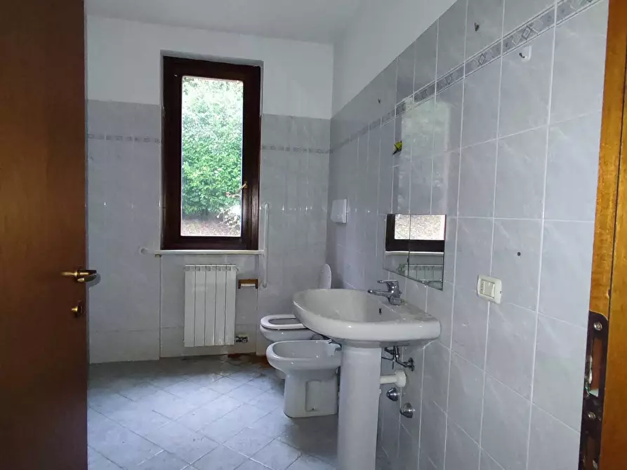 Immagine 13 di Appartamento in affitto  in via cavour 51 a Ponte Nossa