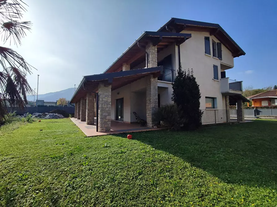 Immagine 1 di Villa in vendita  in VIA Sandro Pertini a Iseo