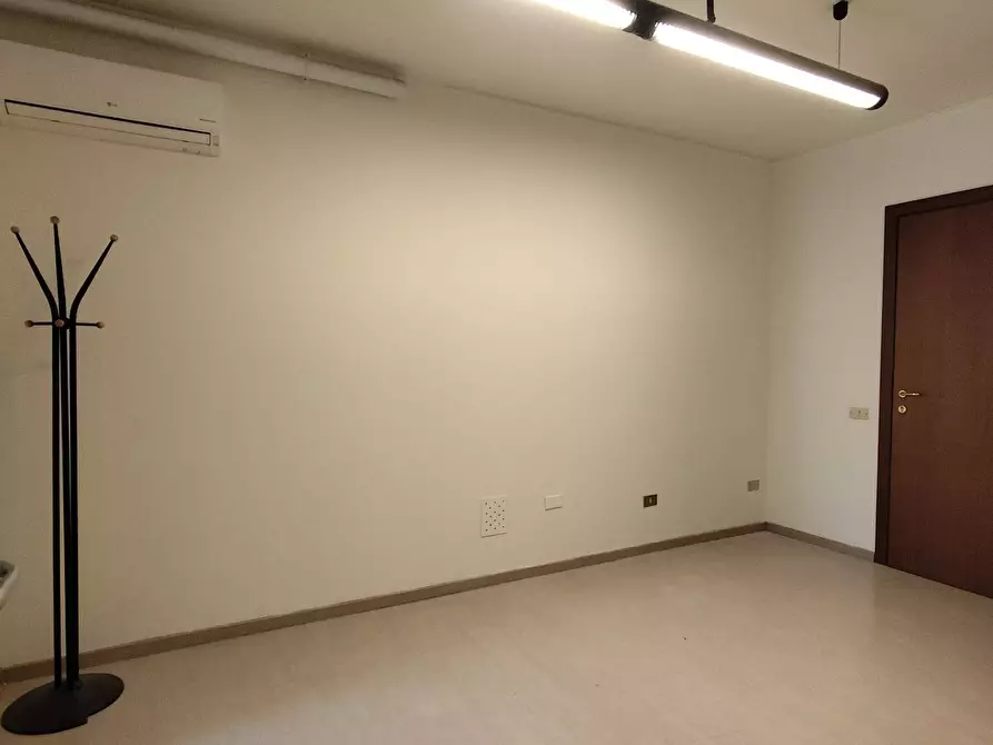 Immagine 1 di Ufficio in affitto  in VIA VITTORIO VENETO a Sarnico