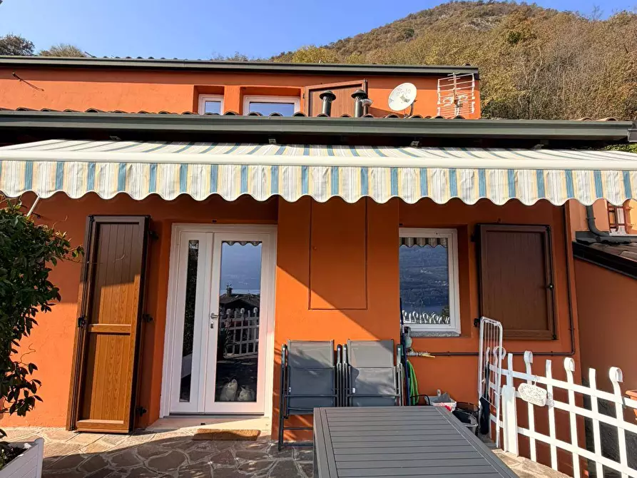 Immagine 2 di Appartamento in vendita  in Via moia a Tavernola Bergamasca