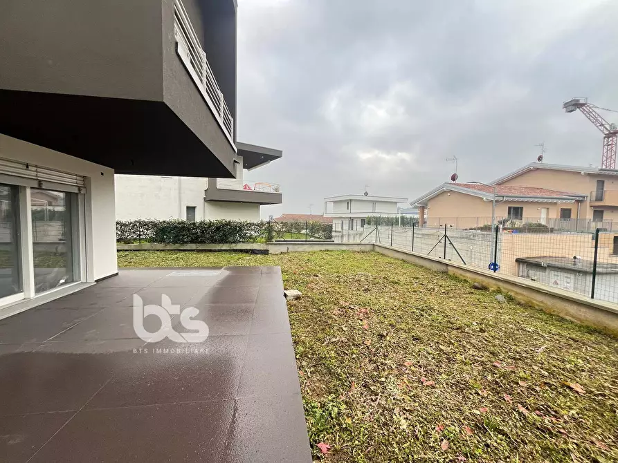 Immagine 4 di Villa in vendita  in Via Ripa a Villongo