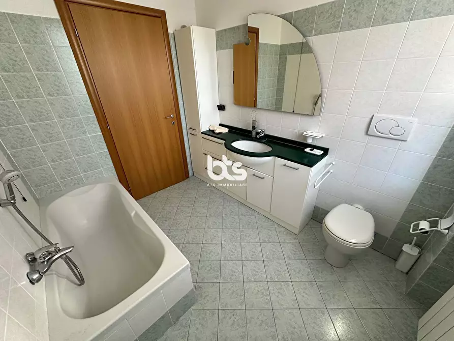 Immagine 19 di Appartamento in vendita  in Viale Roma 9 a Sarnico