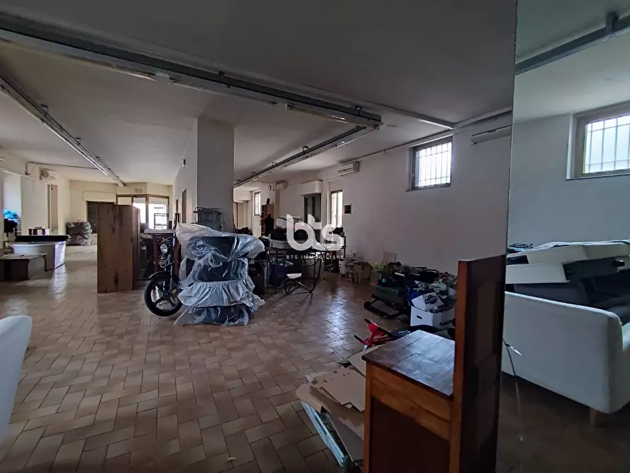 Immagine 2 di Attività commerciale in affitto  in via carebbio a Cazzago San Martino