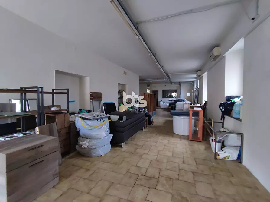 Immagine 5 di Attività commerciale in affitto  in via carebbio a Cazzago San Martino