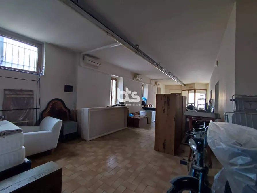 Immagine 6 di Attività commerciale in affitto  in via carebbio a Cazzago San Martino