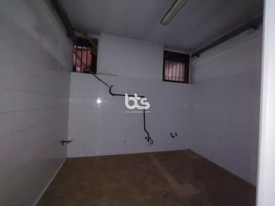 Immagine 8 di Attività commerciale in affitto  in via carebbio a Cazzago San Martino