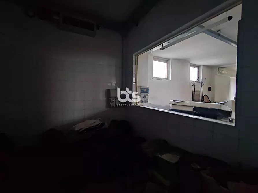 Immagine 9 di Attività commerciale in affitto  in via carebbio a Cazzago San Martino