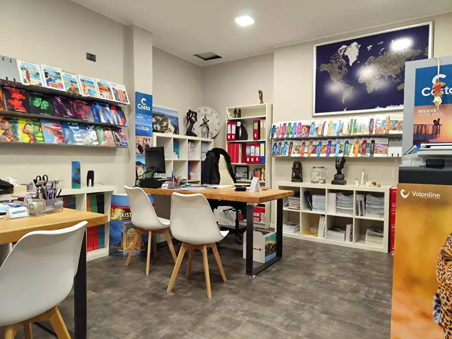 Immagine 2 di Ufficio in affitto  in via mirolte a Iseo