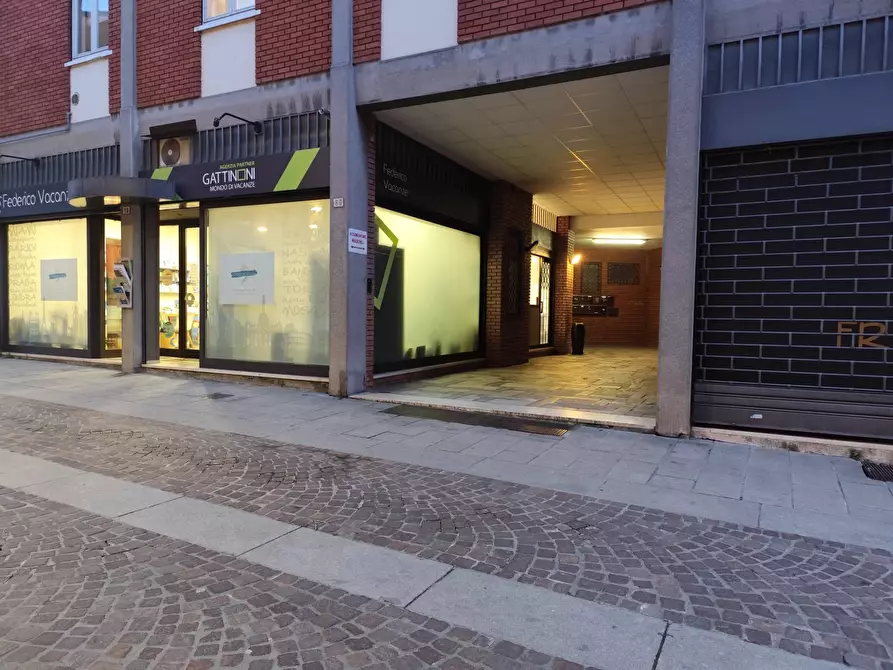 Immagine 6 di Ufficio in affitto  in via mirolte a Iseo