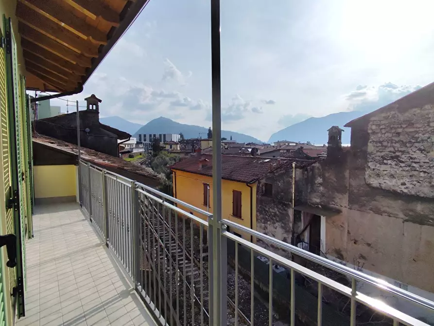 Immagine 11 di Appartamento in affitto  in via piazze a Marone