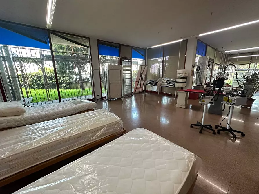 Immagine 11 di Attività commerciale in vendita  in Via Gramsci 1 a Coccaglio