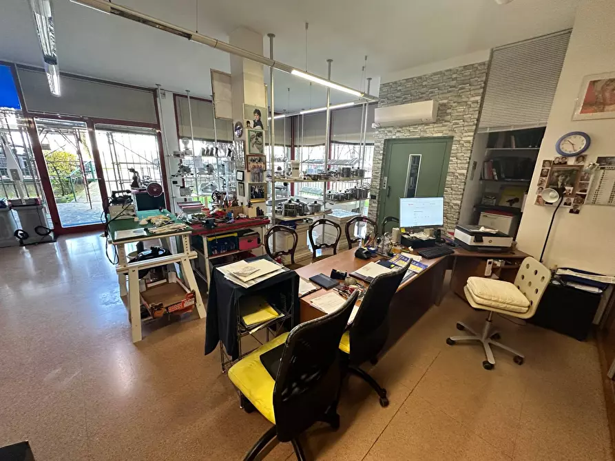 Immagine 2 di Attività commerciale in vendita  in Via Gramsci 1 a Coccaglio