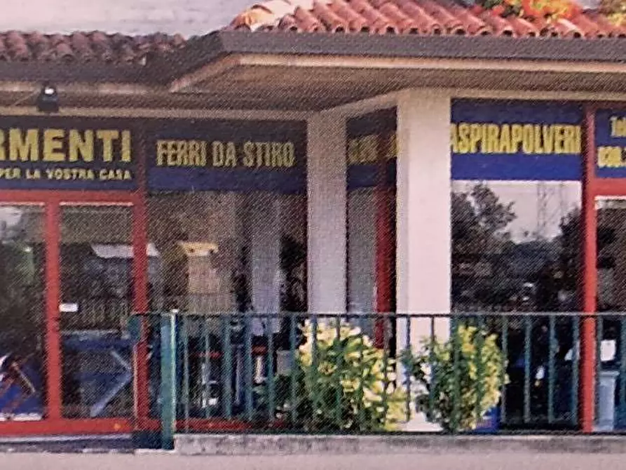 Immagine 1 di Attività commerciale in vendita  in Via Gramsci 1 a Coccaglio