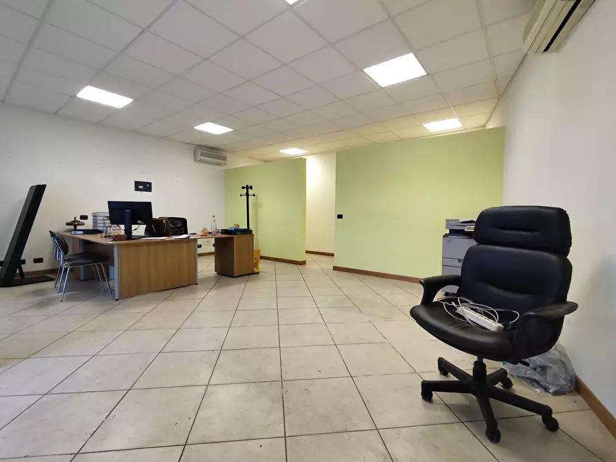 Immagine 2 di Attività commerciale in affitto  in VIA BONINI a Foresto Sparso