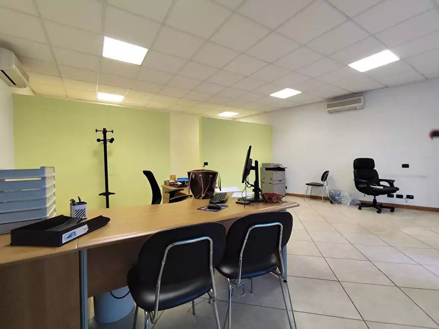 Immagine 3 di Attività commerciale in affitto  in VIA BONINI a Foresto Sparso