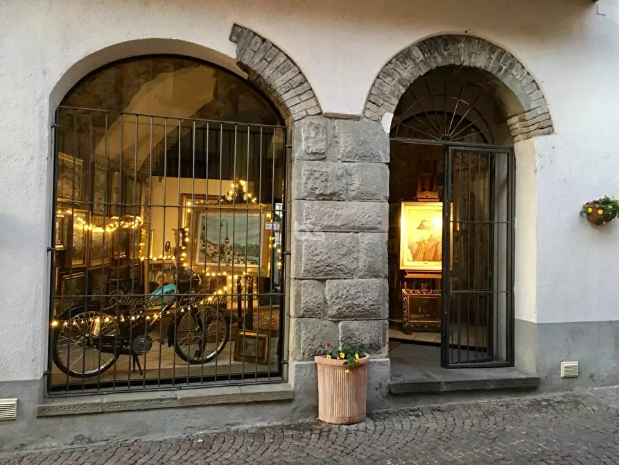 Immagine 1 di Locale commerciale in vendita  in via lantieri a Sarnico