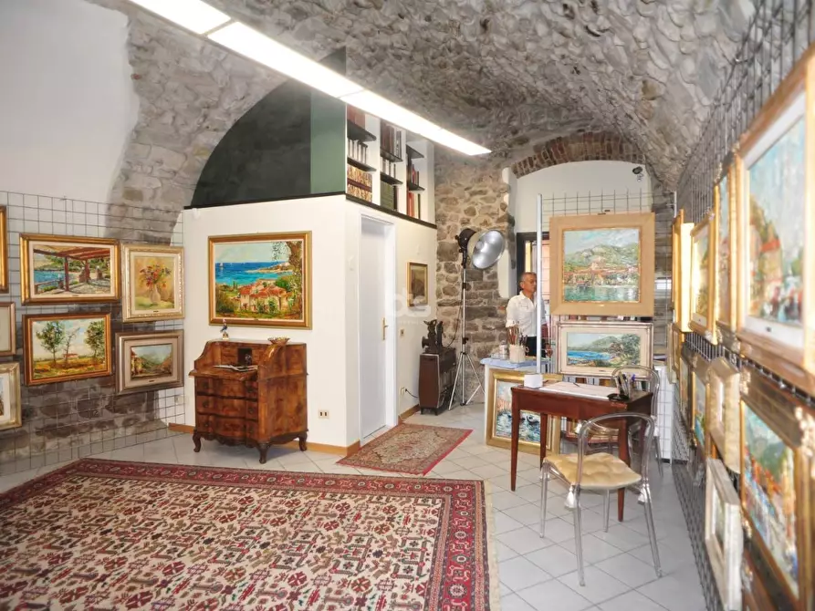 Immagine 2 di Locale commerciale in vendita  in via lantieri a Sarnico