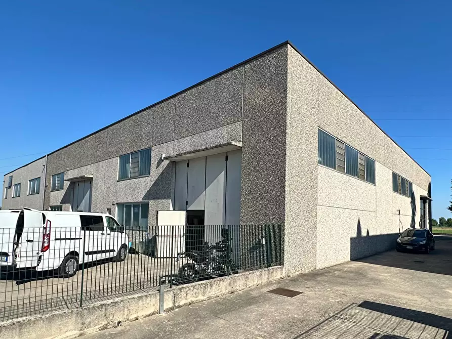Immagine 1 di Capannone industriale in vendita  in Via Monte Arera 18 a Castel Rozzone