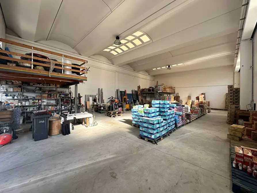 Immagine 2 di Capannone industriale in vendita  in Via Monte Arera 18 a Castel Rozzone