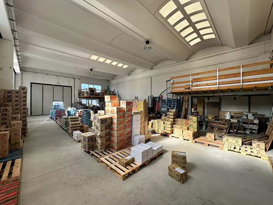 Immagine 3 di Capannone industriale in vendita  in Via Monte Arera 18 a Castel Rozzone