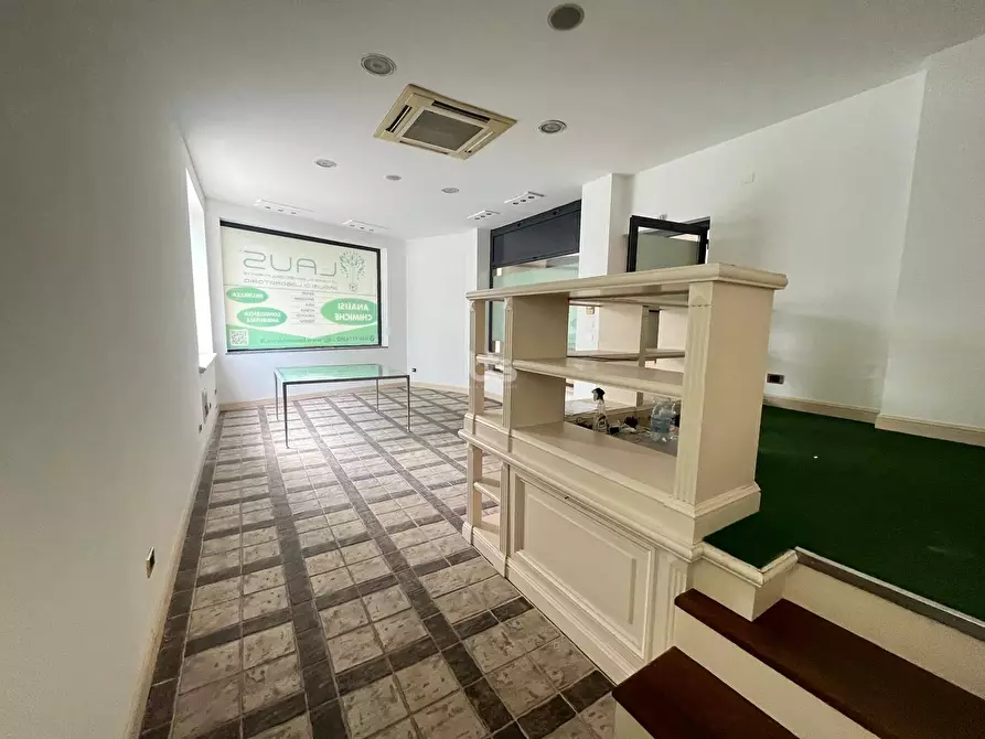 Immagine 4 di Locale commerciale in vendita  in via prati a Sarnico