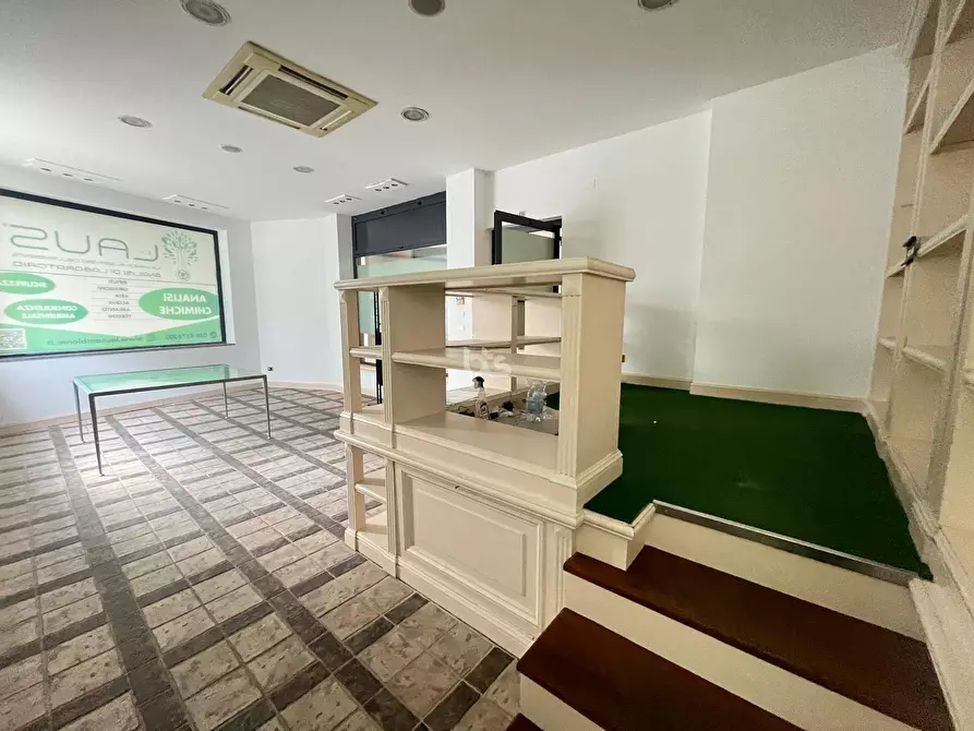 Immagine 5 di Locale commerciale in vendita  in via prati a Sarnico