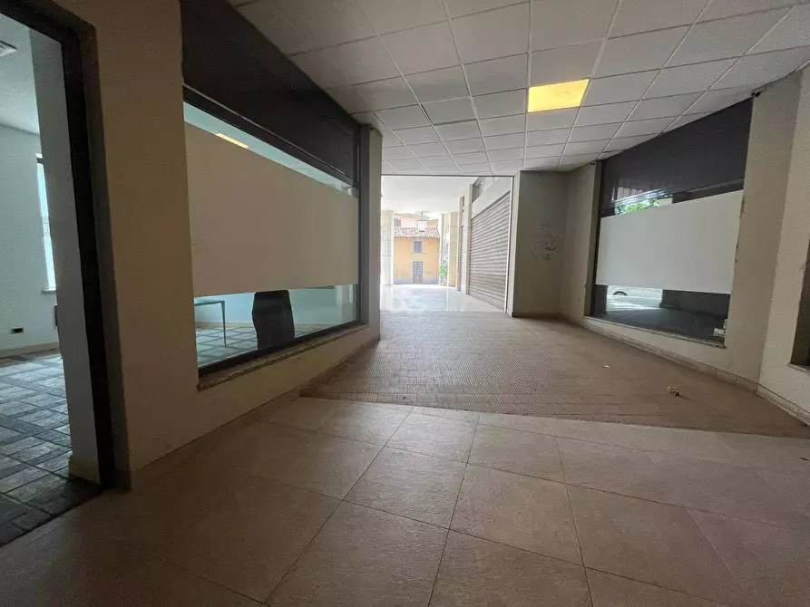 Immagine 9 di Locale commerciale in vendita  in via prati a Sarnico