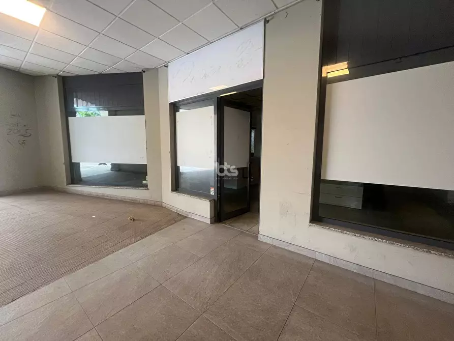 Immagine 10 di Locale commerciale in vendita  in via prati a Sarnico