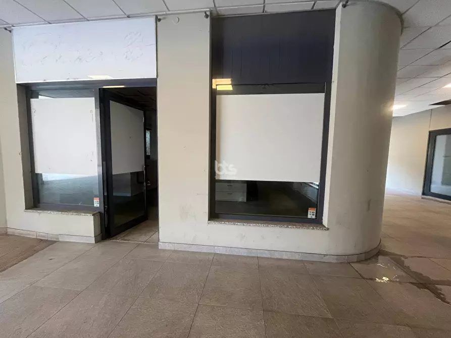 Immagine 11 di Locale commerciale in vendita  in via prati a Sarnico