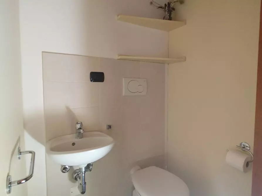 Immagine 19 di Appartamento in affitto  in via luigi motta a Sale Marasino