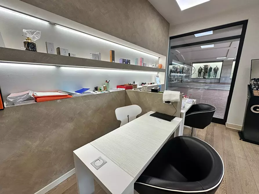 Immagine 15 di Attività commerciale in vendita  in Via Principe Umberto 15 a Adro