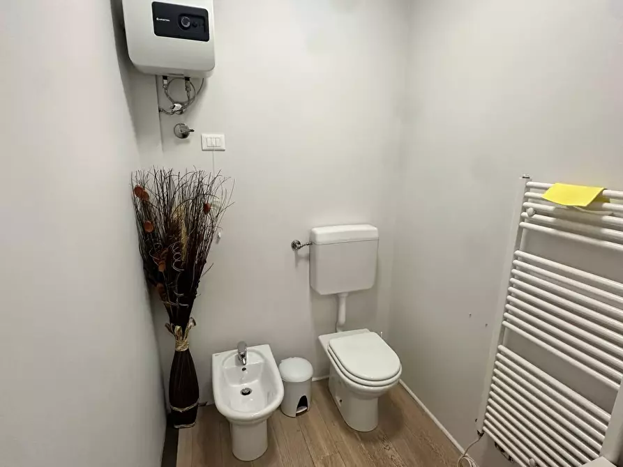 Immagine 16 di Attività commerciale in vendita  in Via Principe Umberto 15 a Adro