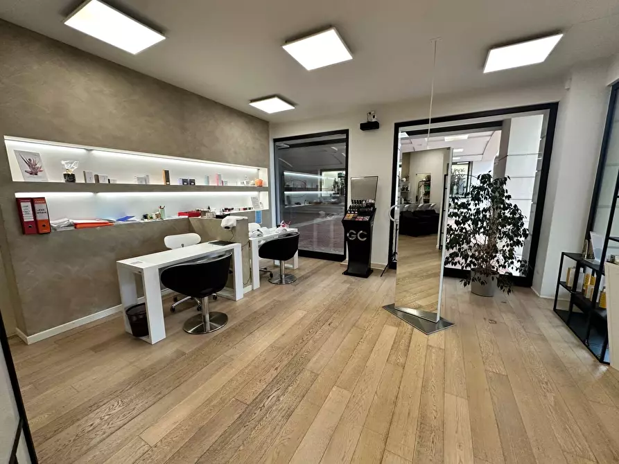 Immagine 13 di Attività commerciale in vendita  in Via Principe Umberto 15 a Adro