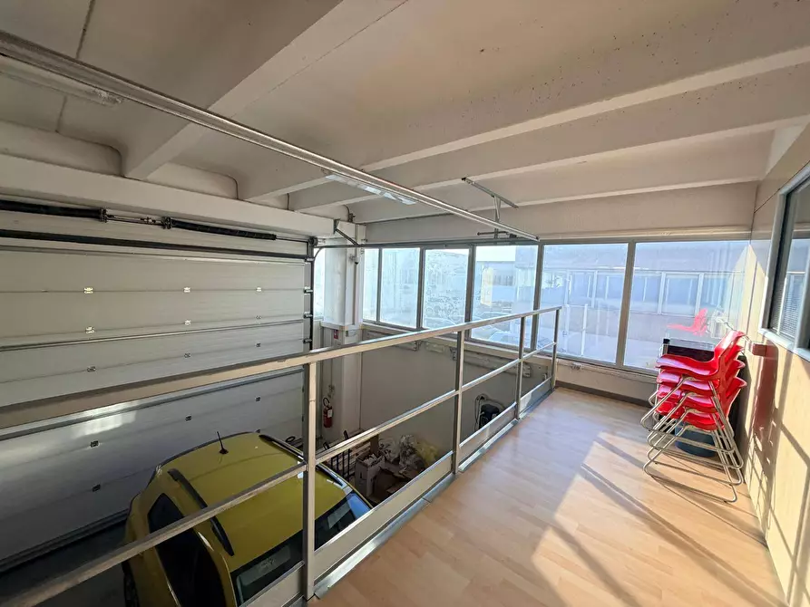 Immagine 4 di Magazzino in vendita  in Via Palazzolo 146 a Capriolo