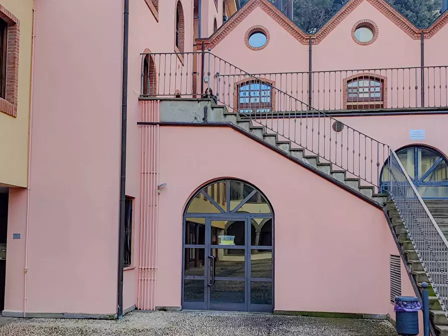 Immagine 7 di Locale commerciale in vendita  in Piazza rosa vincenzo a Palazzolo Sull'oglio