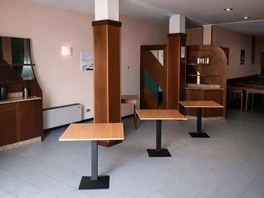Immagine 1 di Locale commerciale in vendita  in Piazza rosa vincenzo a Palazzolo Sull'oglio