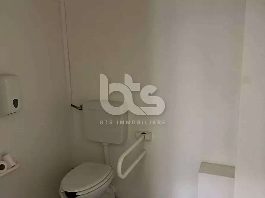 Immagine 8 di Locale commerciale in vendita  in Via Provinciale valle 23N a Adrara San Martino