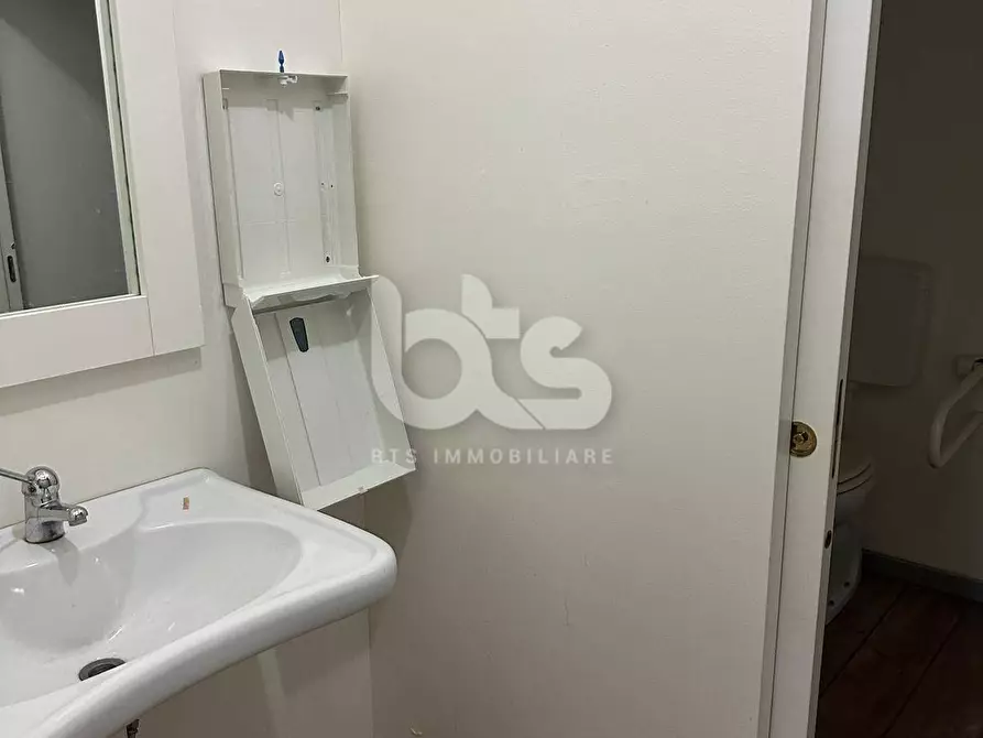 Immagine 9 di Locale commerciale in vendita  in Via Provinciale valle 23N a Adrara San Martino