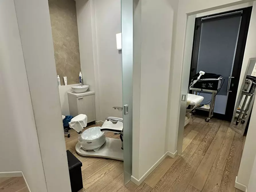 Immagine 6 di Locale commerciale in vendita  in Via Principe Umberto 15 a Almenno San Bartolomeo