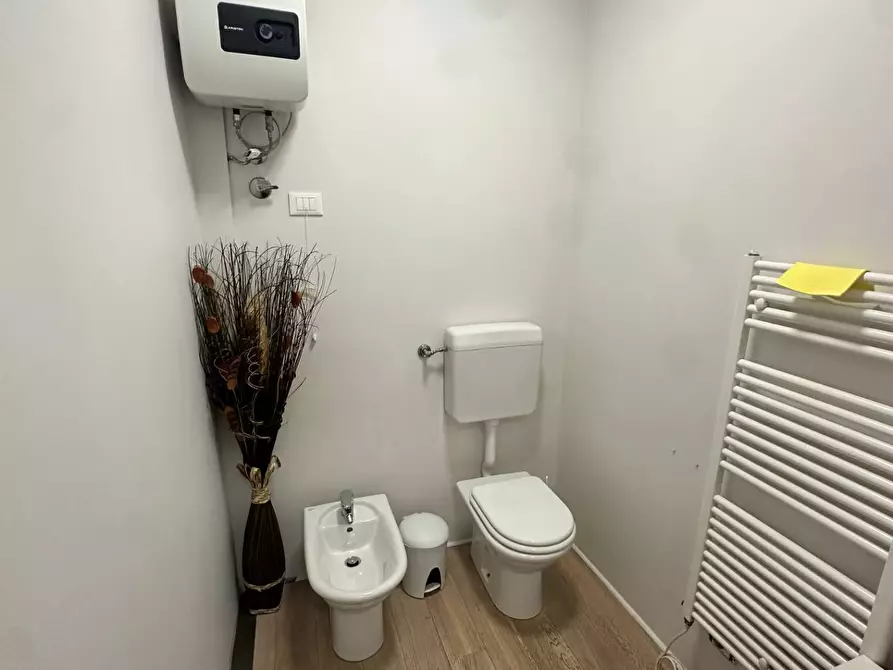 Immagine 9 di Locale commerciale in vendita  in Via Principe Umberto 15 a Almenno San Bartolomeo