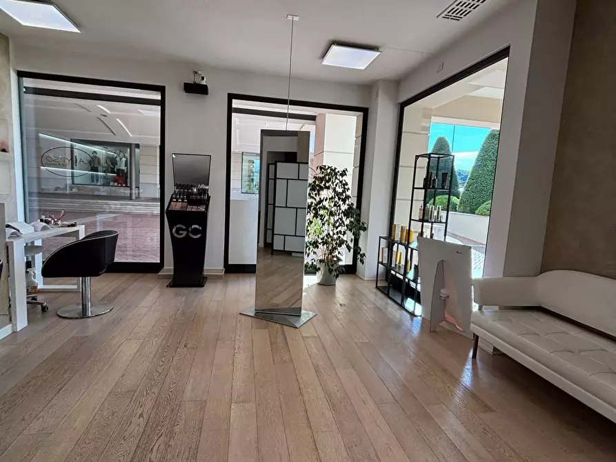 Immagine 12 di Locale commerciale in vendita  in Via Principe Umberto 15 a Almenno San Bartolomeo