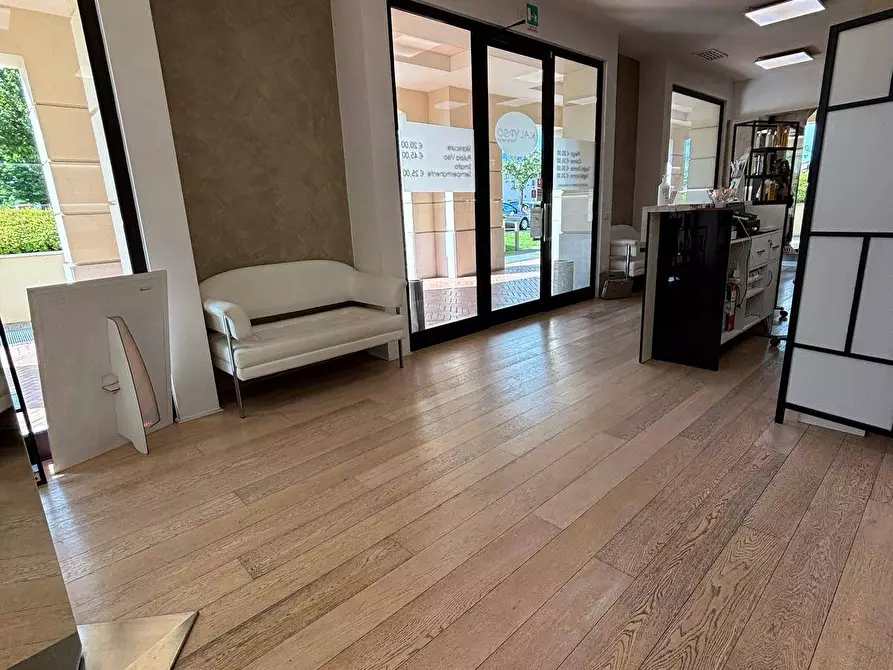 Immagine 4 di Locale commerciale in vendita  in Via Principe Umberto 15 a Almenno San Bartolomeo