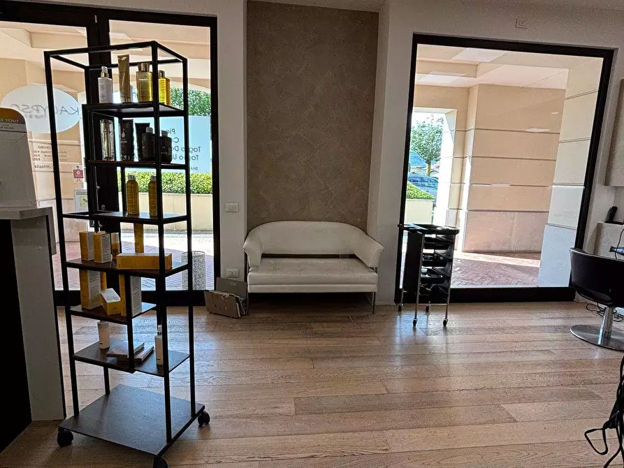 Immagine 11 di Locale commerciale in vendita  in Via Principe Umberto 15 a Almenno San Bartolomeo